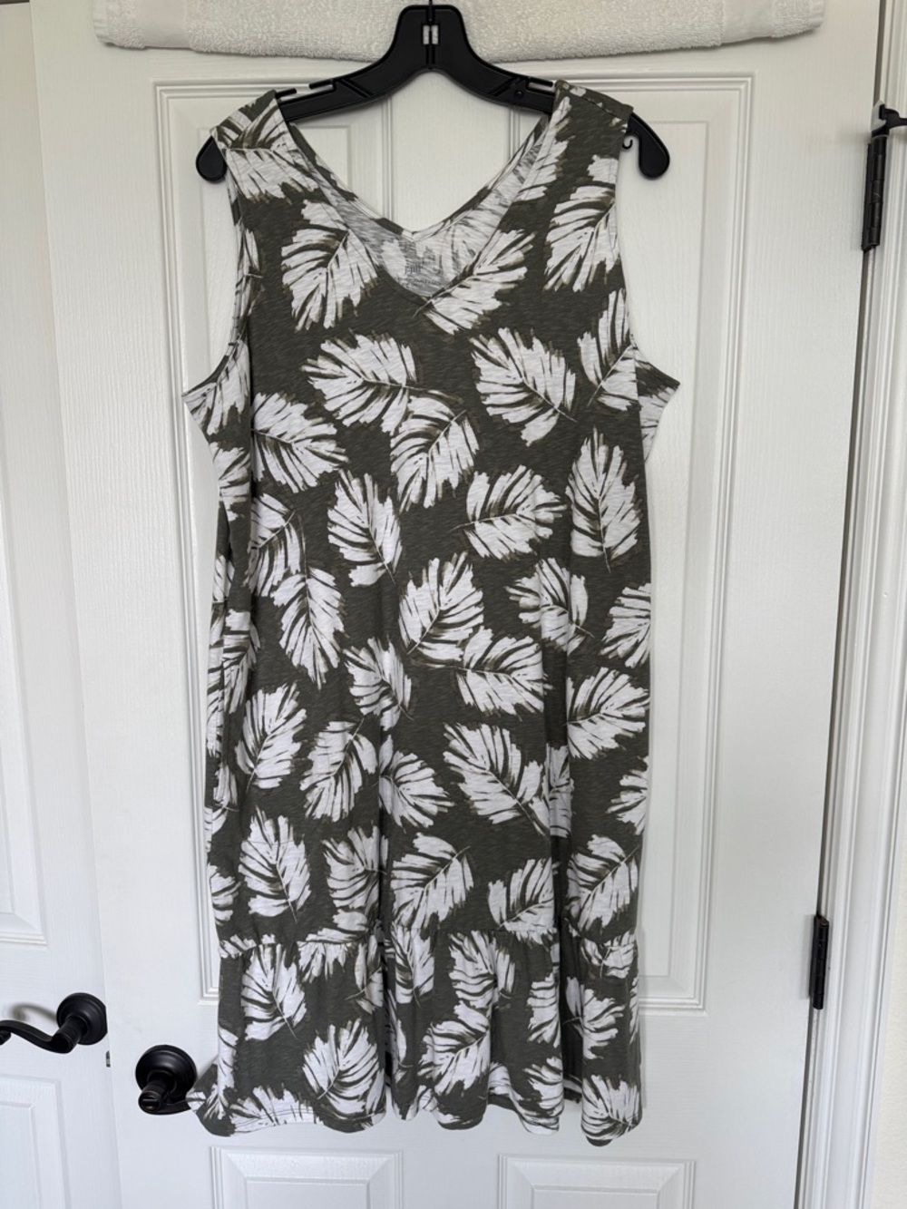 J. Jill Tropical Olive Green and White Leaf Print Sleeveless Dress size Medium